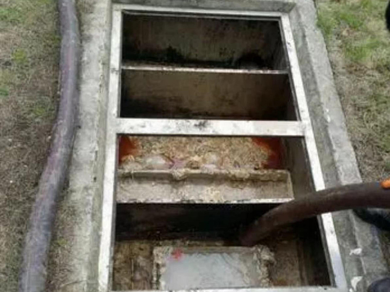 白马井镇隔油池清理