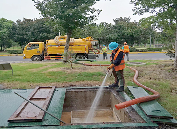 白马井镇化油池清理